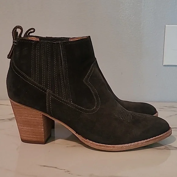 Dolce Vita Jones Dark Gray Suede Leather Chelsea Western Ankle Booties Wmn 9.5 - Picture 3 of 16